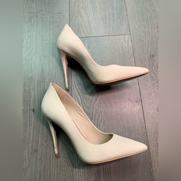 Aldo Shoes Lightly Worn Aldo Cream Pump Size 85 True To Size Poshmark